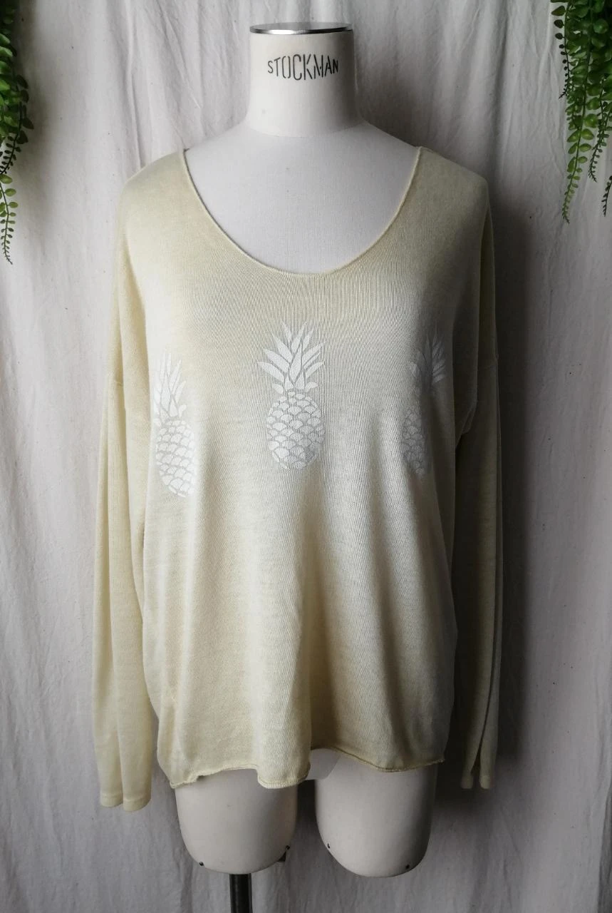 Pull léger coupe asymétrique jaune pastel imprimé ananas "Made in Italy"